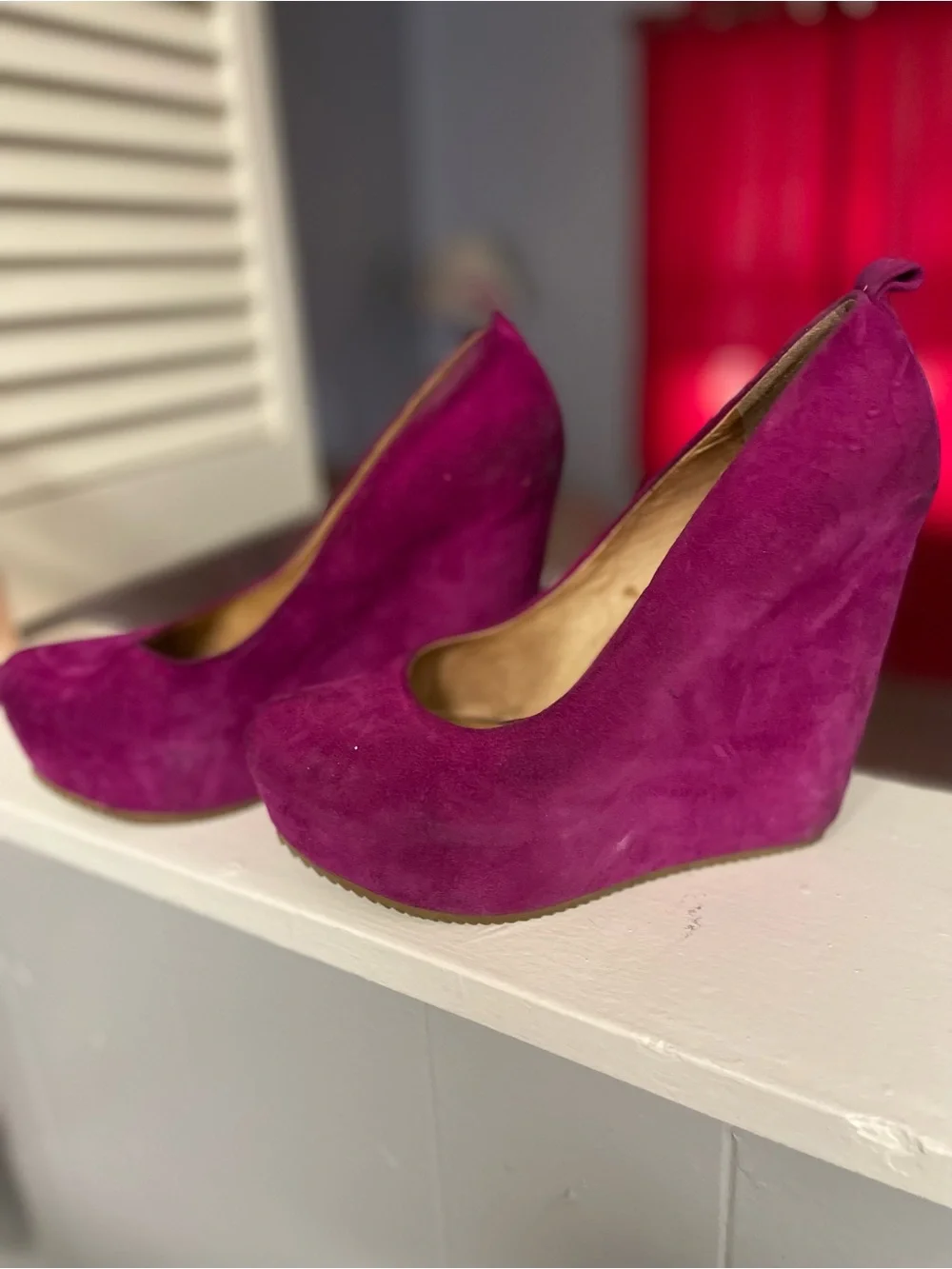 Women’s Suede Wedge Pumps in Magenta
